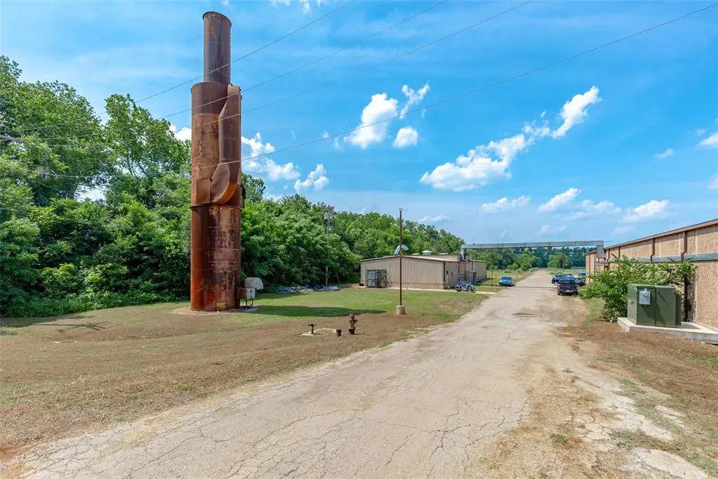 Photo 9 — 851 N 4th Street, Guthrie, OK 73044