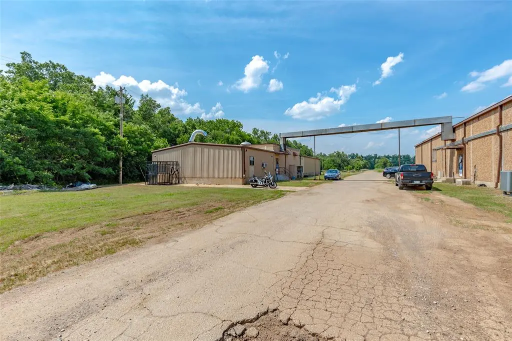 Photo 10 — 851 N 4th Street, Guthrie, OK 73044