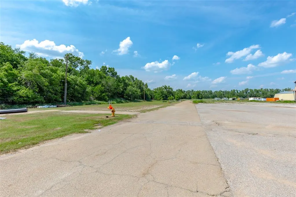 Photo 13 — 851 N 4th Street, Guthrie, OK 73044