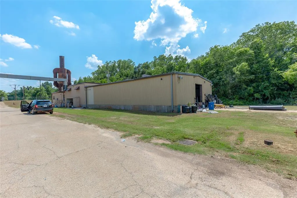 Photo 14 — 851 N 4th Street, Guthrie, OK 73044