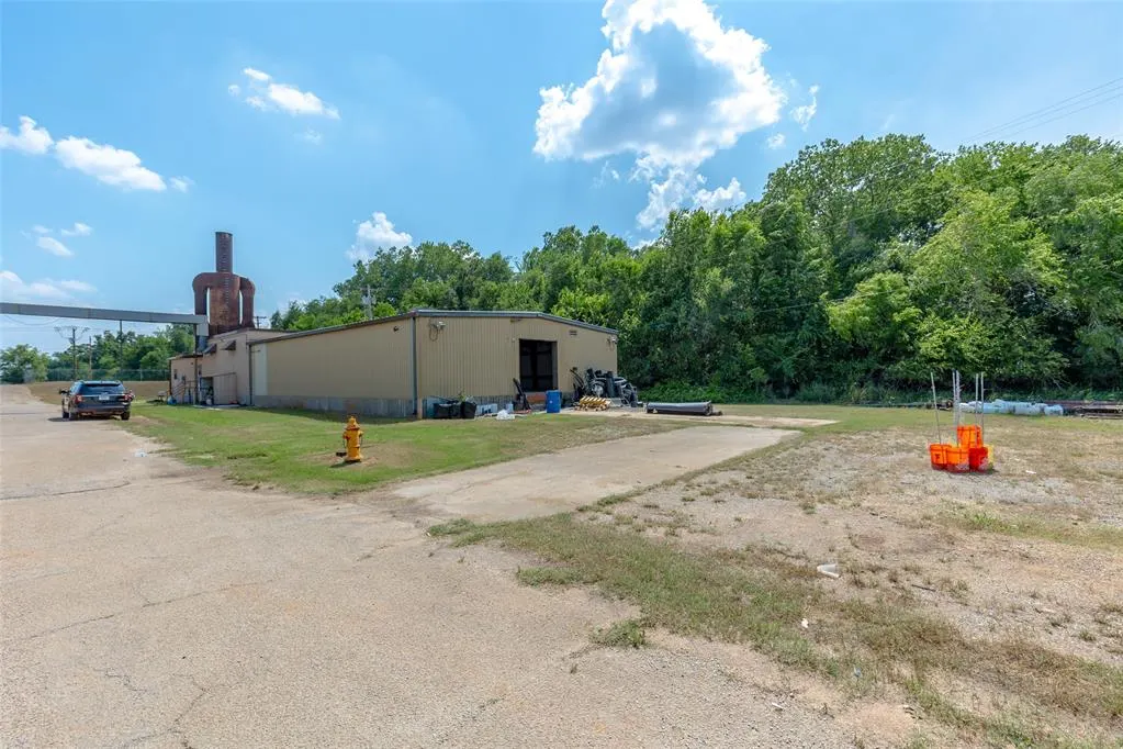 Photo 15 — 851 N 4th Street, Guthrie, OK 73044