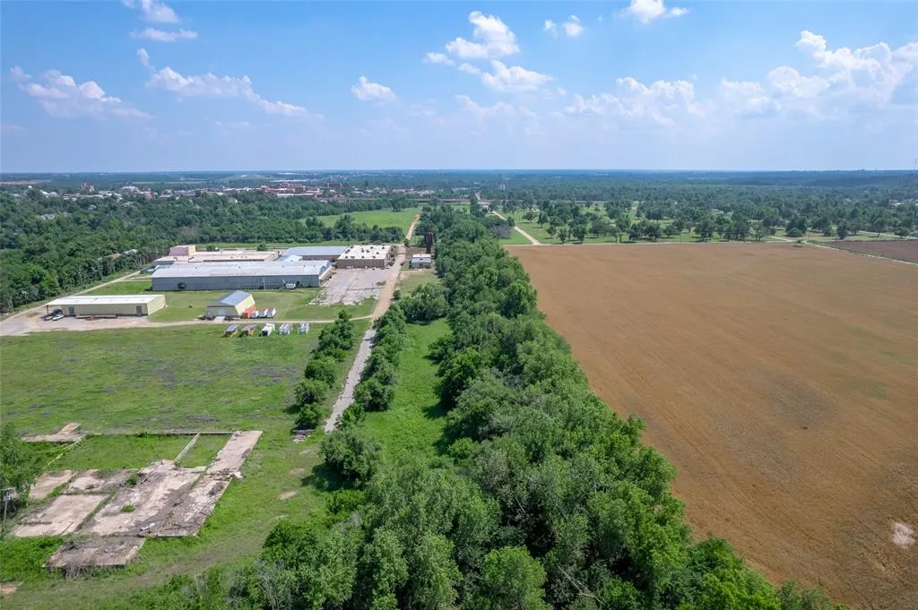 Photo 20 — 851 N 4th Street, Guthrie, OK 73044