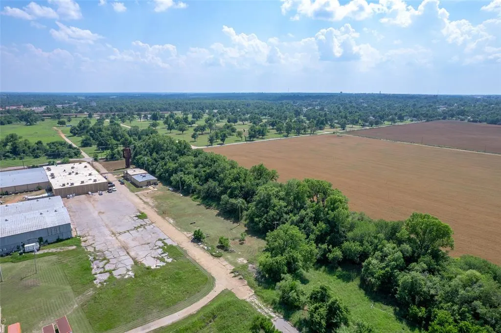 Photo 22 — 851 N 4th Street, Guthrie, OK 73044
