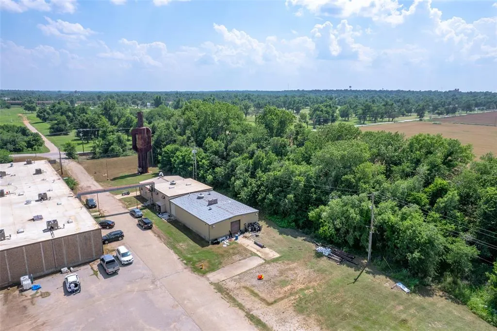 Photo 25 — 851 N 4th Street, Guthrie, OK 73044