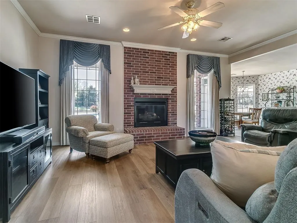 Photo 7 — 10200 Oak Park Drive, Midwest City, OK 73130