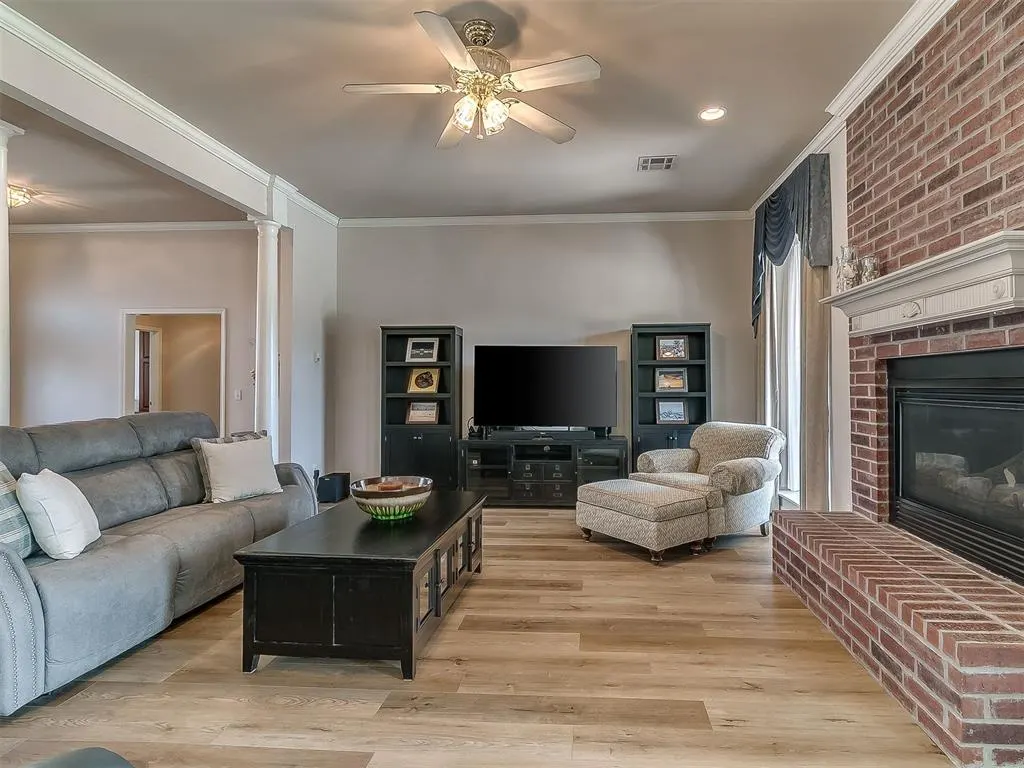 Photo 9 — 10200 Oak Park Drive, Midwest City, OK 73130