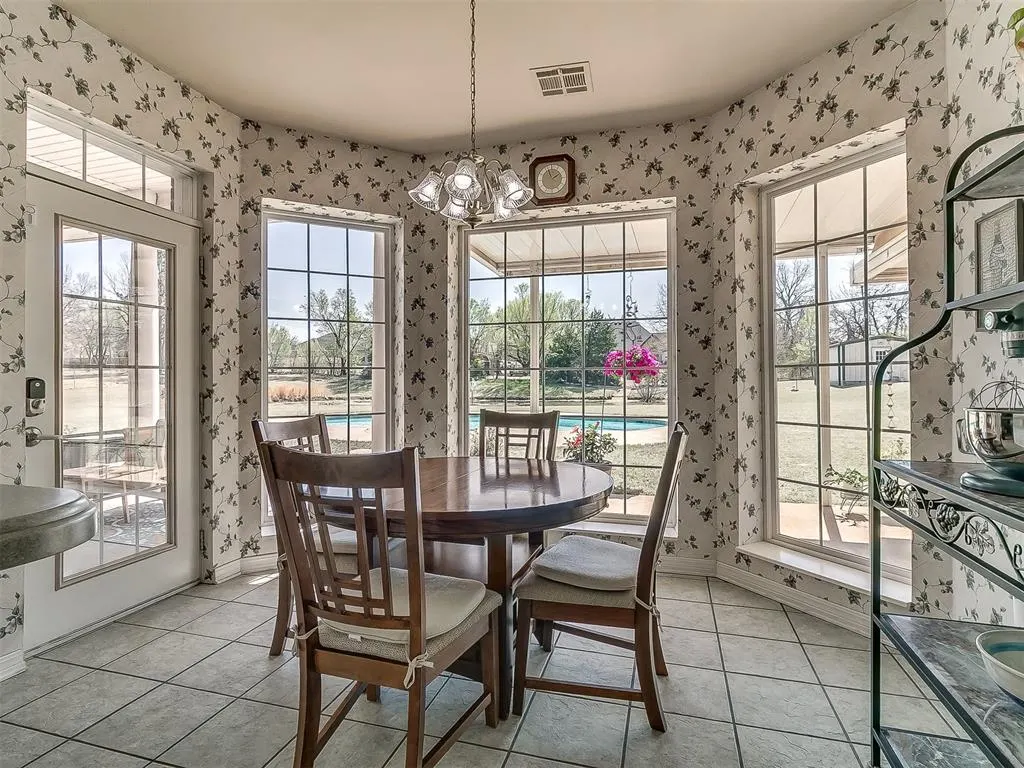 Photo 11 — 10200 Oak Park Drive, Midwest City, OK 73130