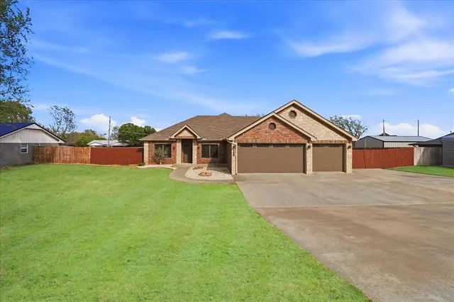 Front exterior — 716 S Main Street, Canute, OK 73626