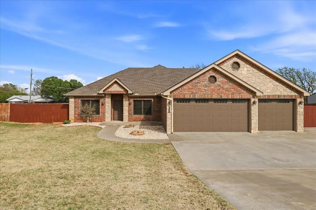 Photo 3 — 716 S Main Street, Canute, OK 73626