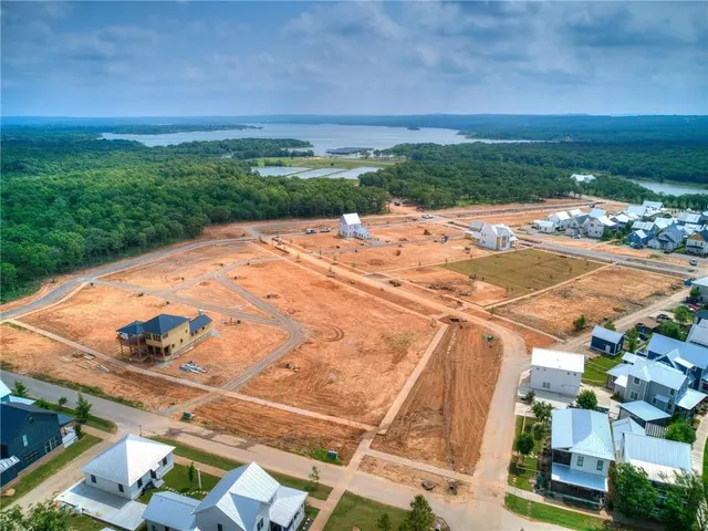 Photo 6 — 32 Hill Street, Carlton Landing, OK 74432