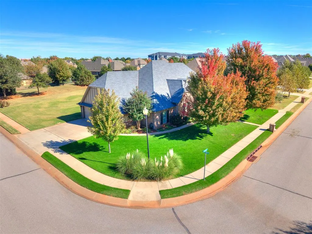Photo 4 — 1409 Brayhill Road, Edmond, OK 73003