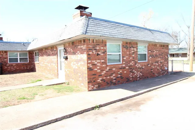 Photo 2 — 112 NE 12th Street, Moore, OK 73160