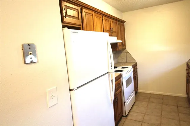 Photo 4 — 112 NE 12th Street, Moore, OK 73160