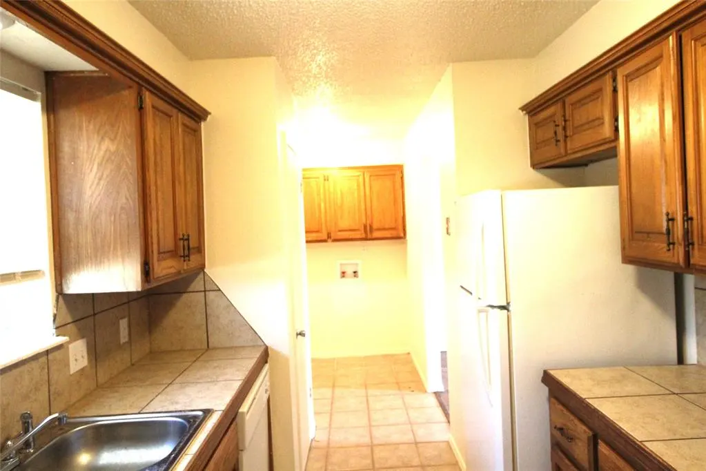 Photo 6 — 112 NE 12th Street, Moore, OK 73160