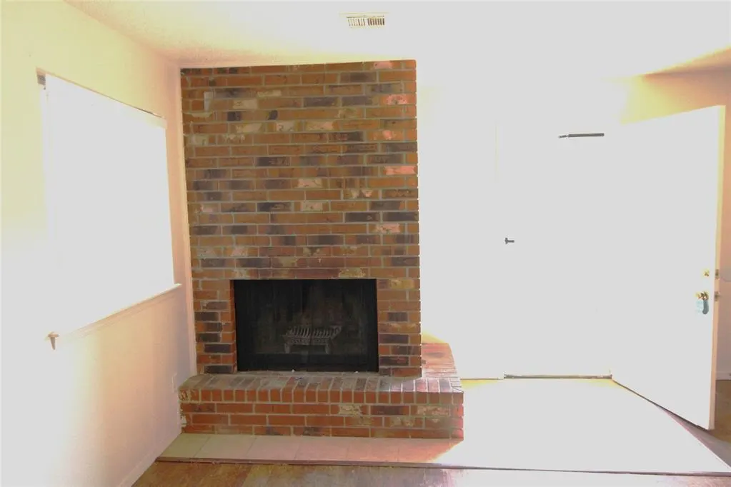 Photo 8 — 112 NE 12th Street, Moore, OK 73160