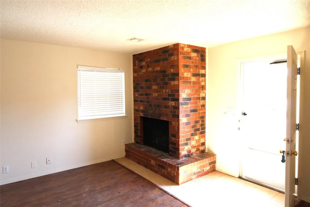 Photo 9 — 112 NE 12th Street, Moore, OK 73160
