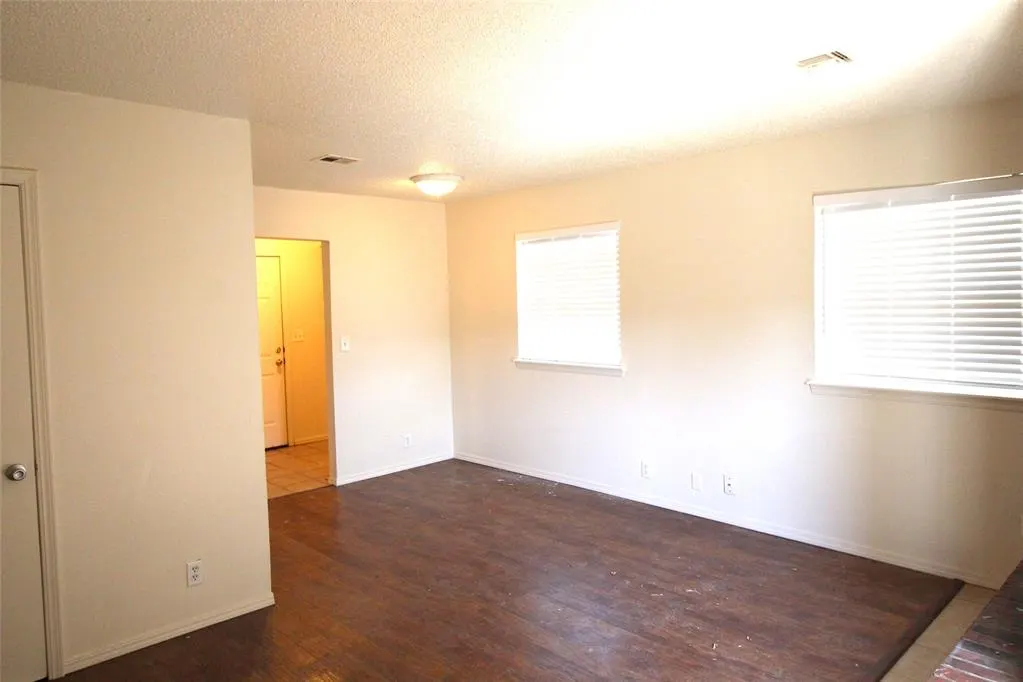 Photo 10 — 112 NE 12th Street, Moore, OK 73160