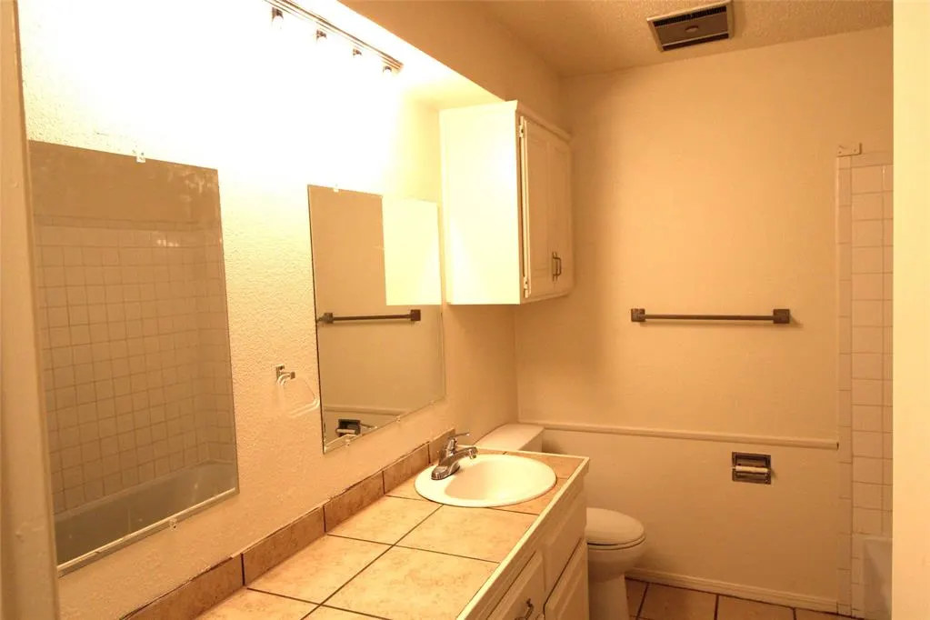 Photo 12 — 112 NE 12th Street, Moore, OK 73160