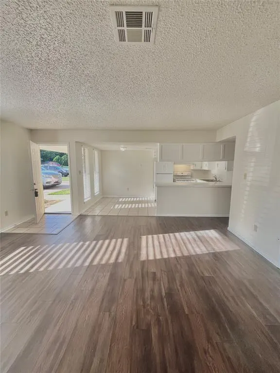 Photo 4 — 1014 N 5th Street, Noble, OK 73068