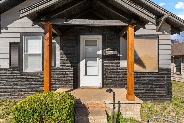 Photo 4 — 312 S 14th Street, Clinton, OK 73601