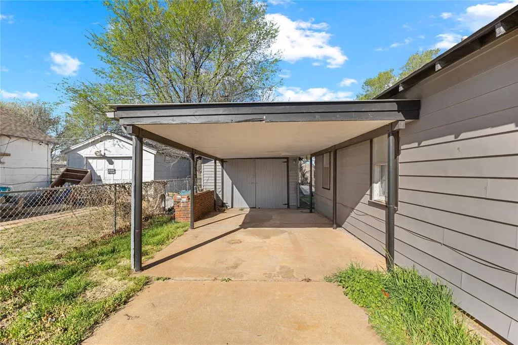 Photo 5 — 312 S 14th Street, Clinton, OK 73601