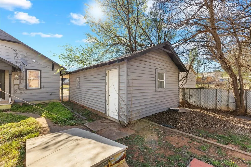 Photo 8 — 312 S 14th Street, Clinton, OK 73601