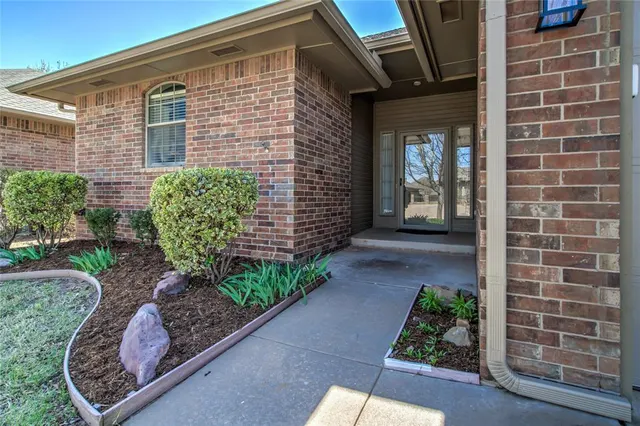 Photo 3 — 16133 Silverado Drive, Edmond, OK 73013