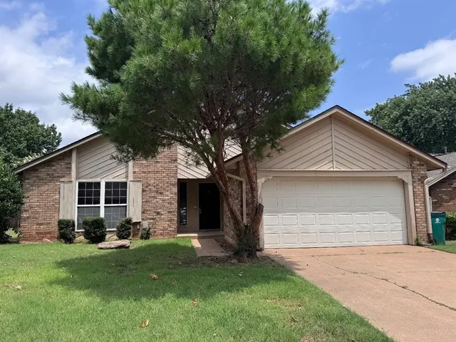 Front exterior — 1037 NW 166th Street, Edmond, OK 73012