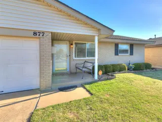 Sold home at 877 NW 14th Street