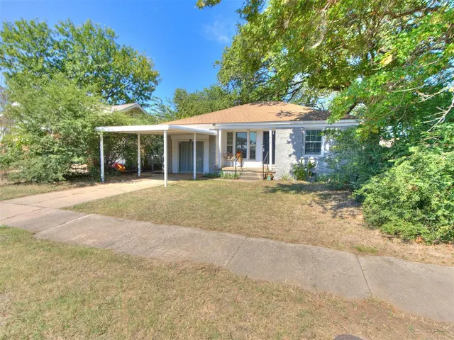 Photo 2 — 415 E Frank Street, Norman, OK 73071
