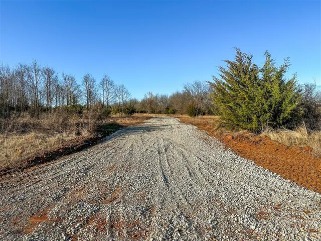 Photo 8 — 001 York Road, Slaughterville, OK 73051