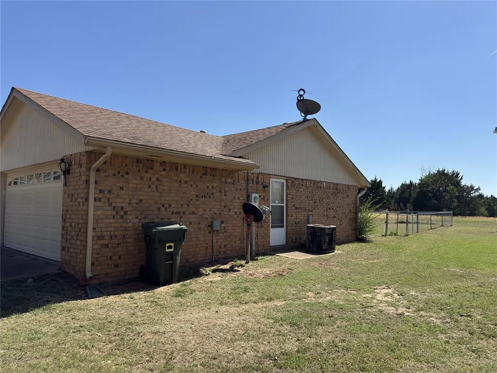 Photo 2 — 708 Cedar Lane Court, Tecumseh, OK 74873