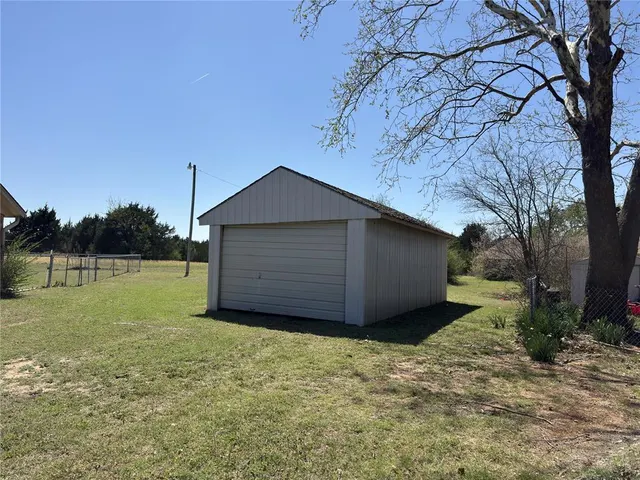 Photo 3 — 708 Cedar Lane Court, Tecumseh, OK 74873