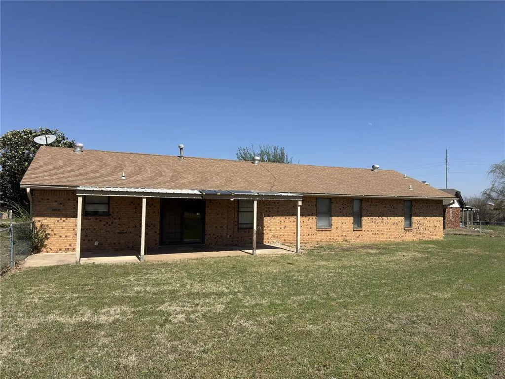 Photo 7 — 708 Cedar Lane Court, Tecumseh, OK 74873