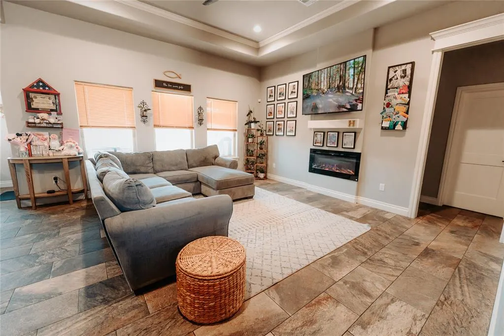 Photo 6 — 2108 Tumbleweed Lane, Altus, OK 73521