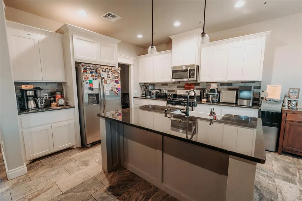 Photo 11 — 2108 Tumbleweed Lane, Altus, OK 73521