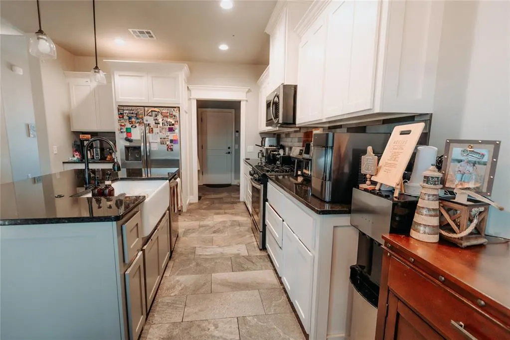 Photo 12 — 2108 Tumbleweed Lane, Altus, OK 73521