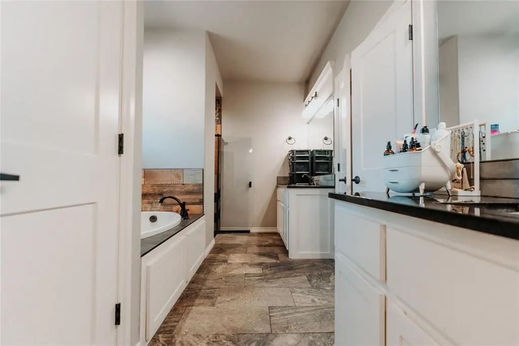 Photo 32 — 2108 Tumbleweed Lane, Altus, OK 73521