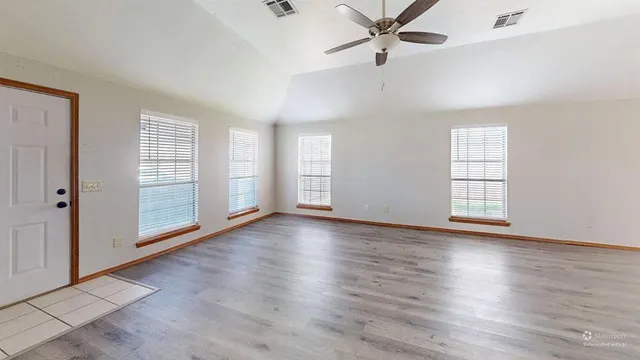 Photo 5 — 1004 SW 23rd Street, Moore, OK 73170