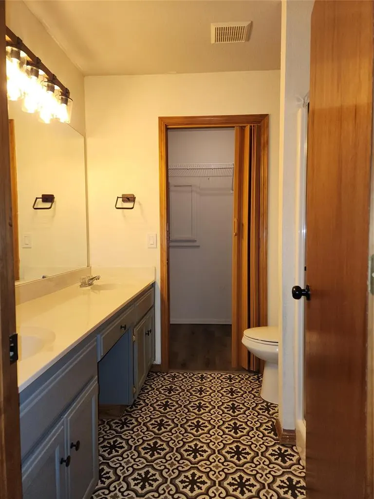 Photo 15 — 1004 SW 23rd Street, Moore, OK 73170