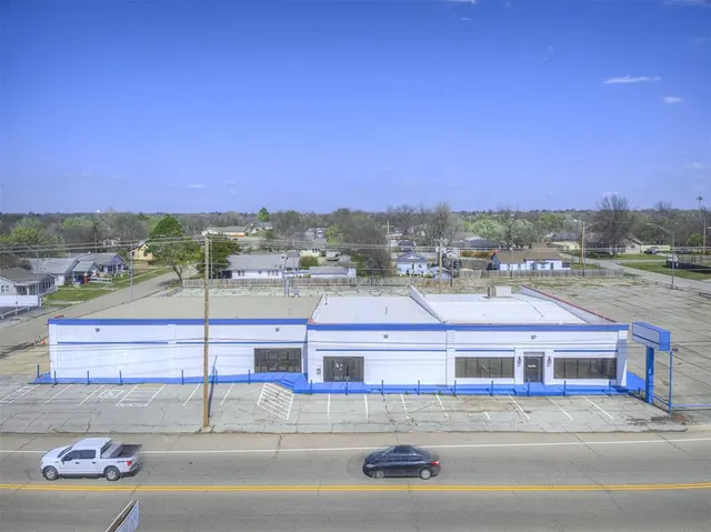 Photo 2 — 712 E Highland Street, Shawnee, OK 74801