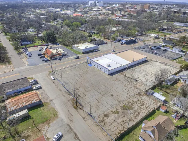 Photo 5 — 712 E Highland Street, Shawnee, OK 74801