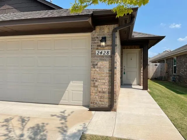 Photo 2 — 2428 Northcreek Street, Oklahoma City, OK 73128