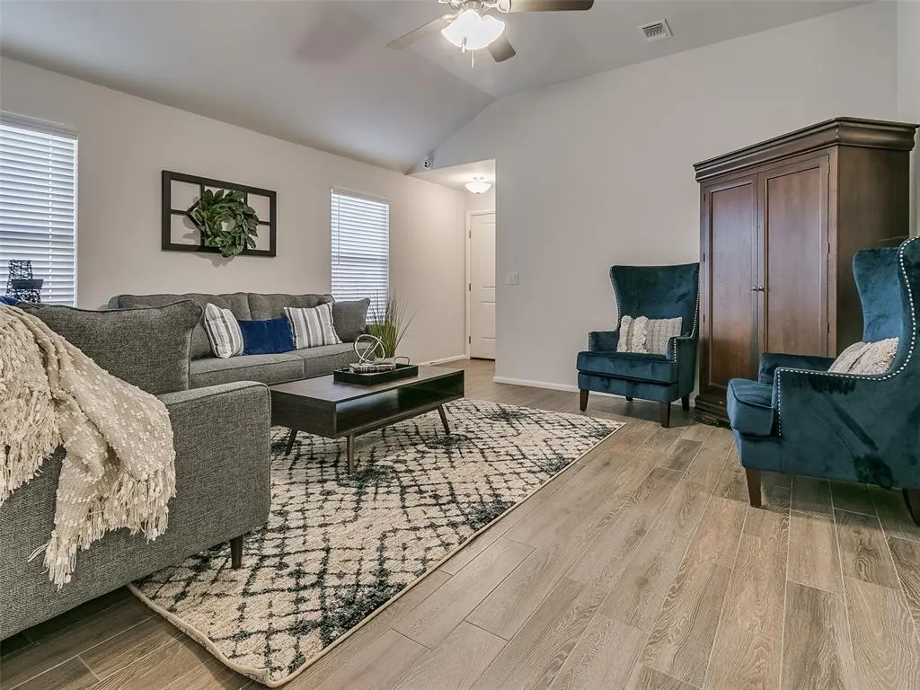 Photo 3 — 2429 Northcreek Lane, Oklahoma City, OK 73128