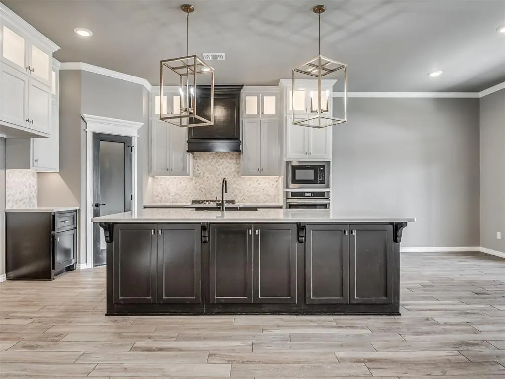 Photo 4 — 803 NE 33rd Street, Moore, OK 73160