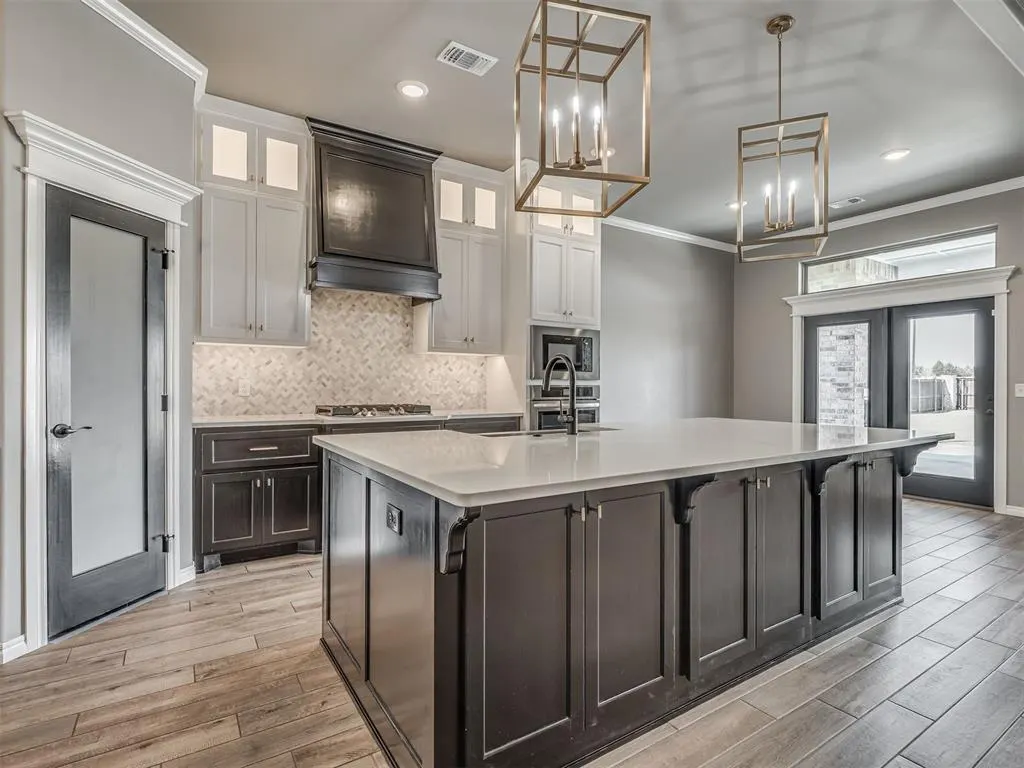 Photo 12 — 803 NE 33rd Street, Moore, OK 73160