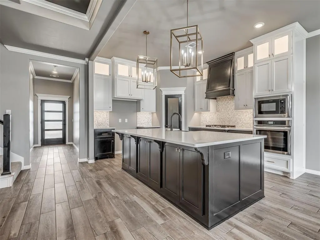 Photo 13 — 803 NE 33rd Street, Moore, OK 73160