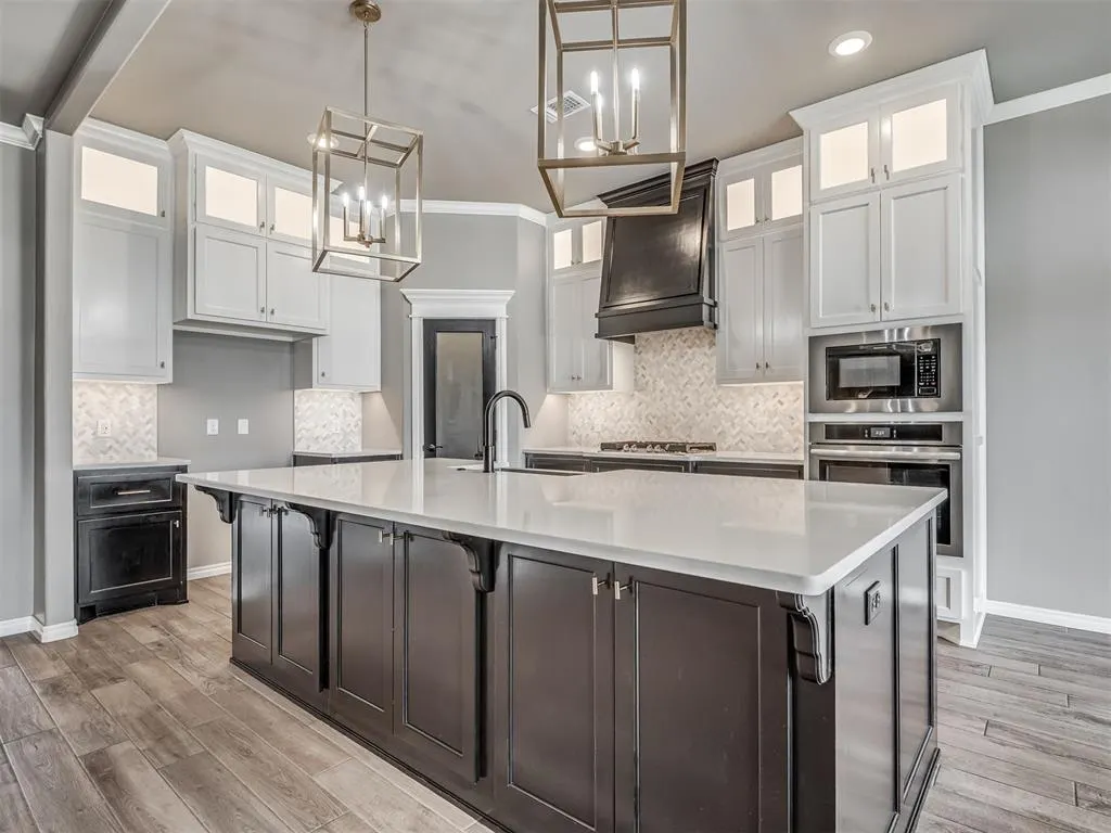 Photo 14 — 803 NE 33rd Street, Moore, OK 73160