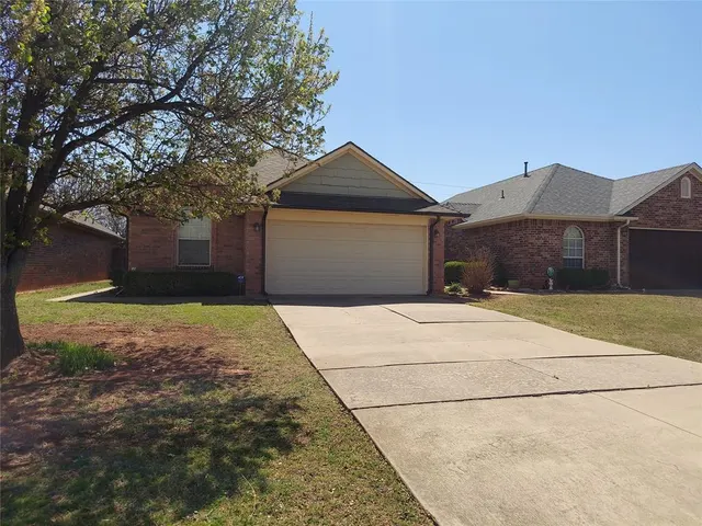 Photo 2 — 1128 NW 138th Street, Edmond, OK 73013