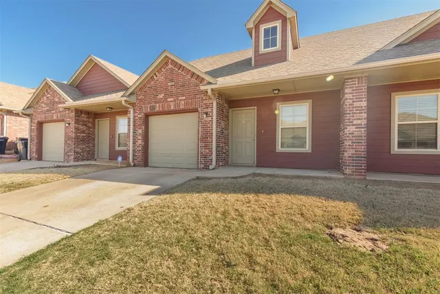 Photo 2 — 1018 SW 92nd Street, Oklahoma City, OK 73139